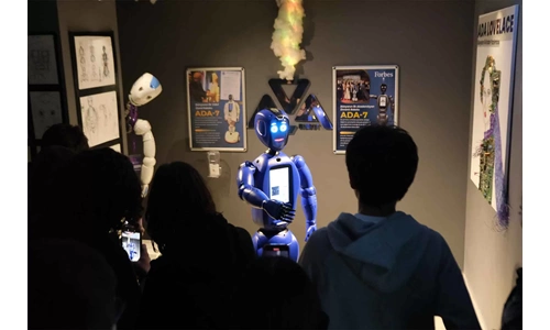 Robotlarla Yaşamak: Uyum mu Bağımlılık mı?