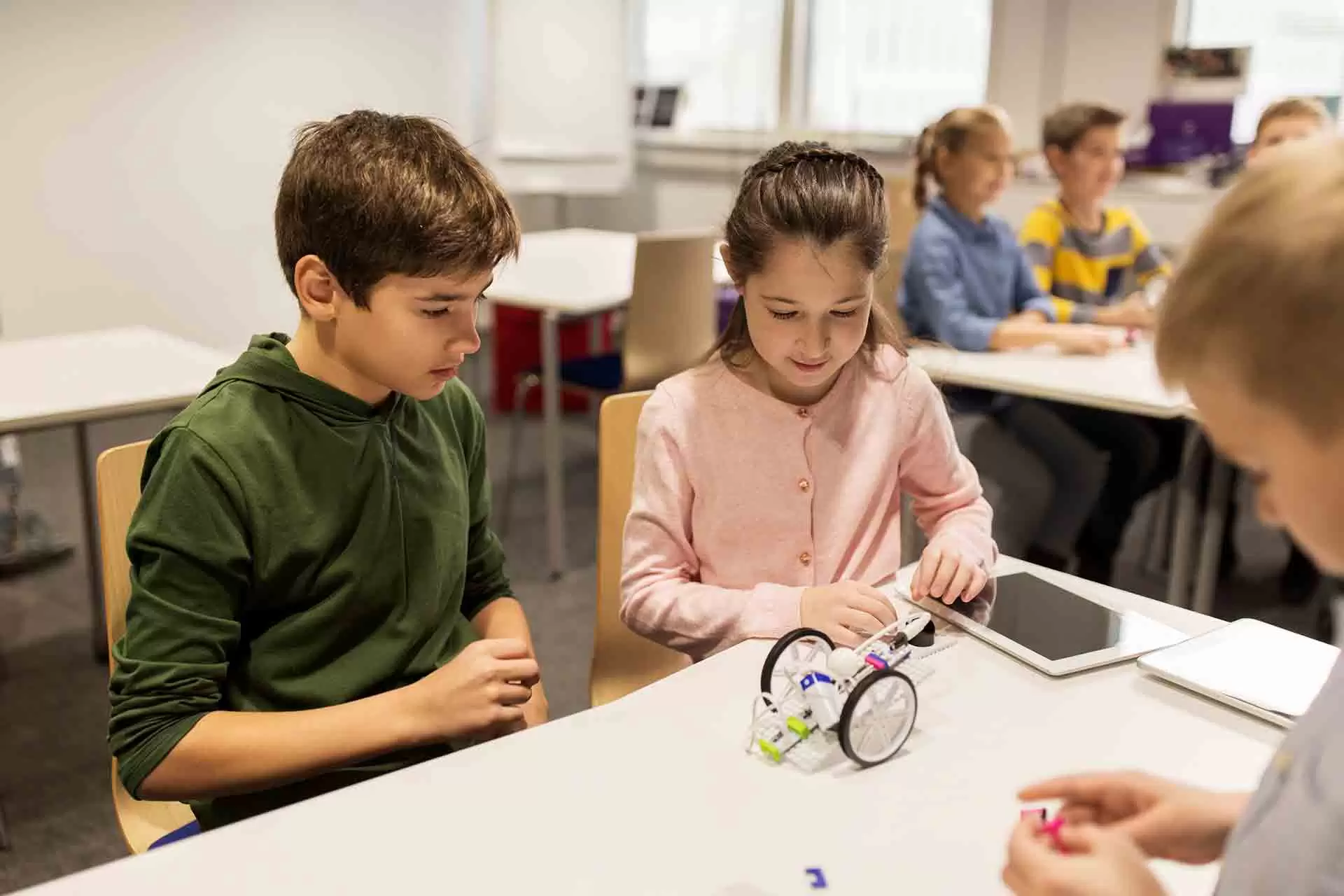 Çocuklar İçin Robotik Eğitimi: Oyunla Öğren Geleceği Kodla